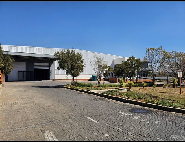 2,600M² FACTORY FOR SALE IN LANSERIA